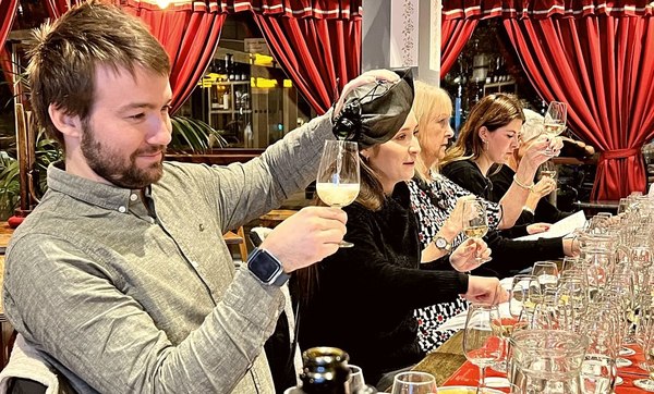 happy-blind-tasting
